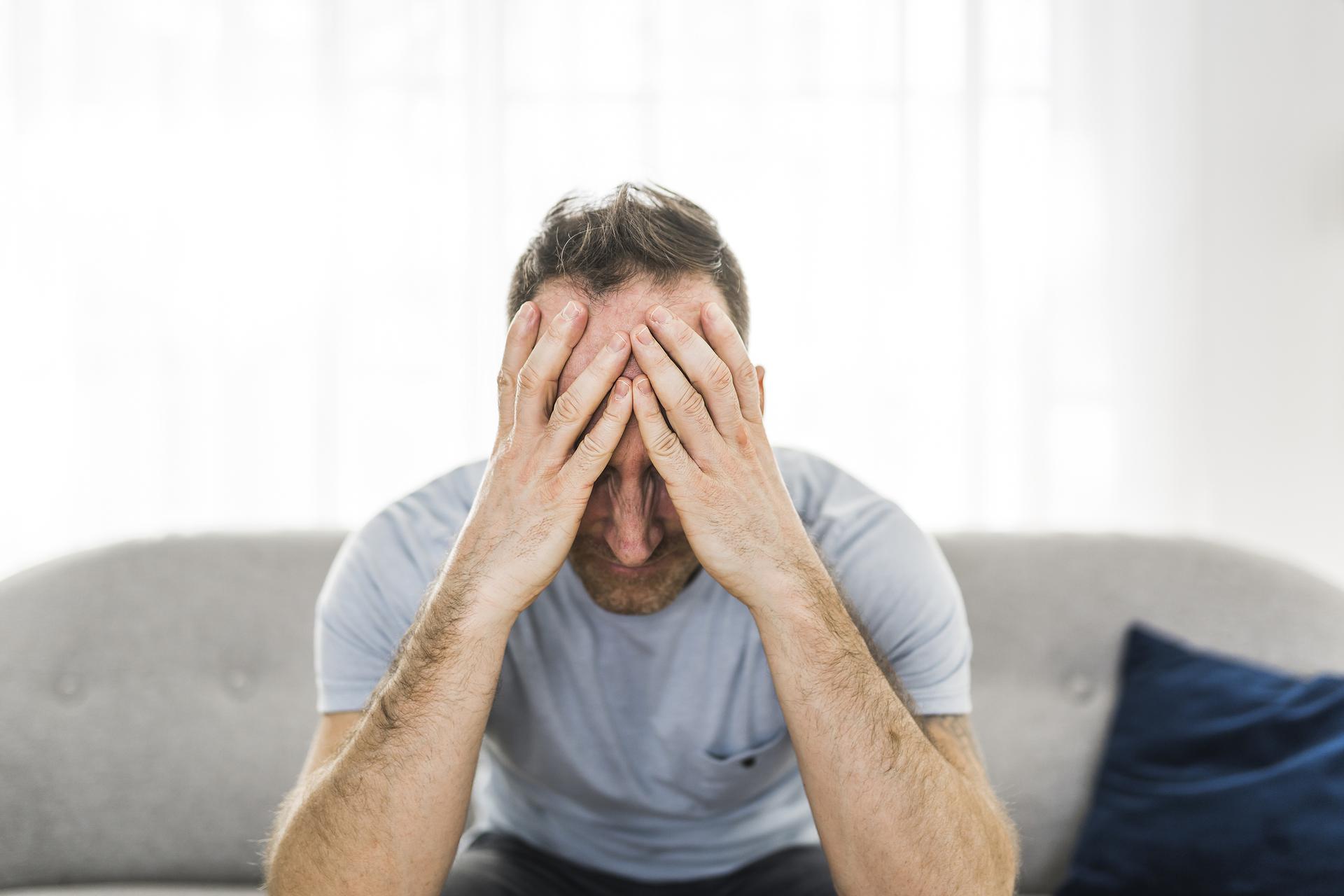 Мания преследования - симптомы, причины, лечение в клинике Госпитальная